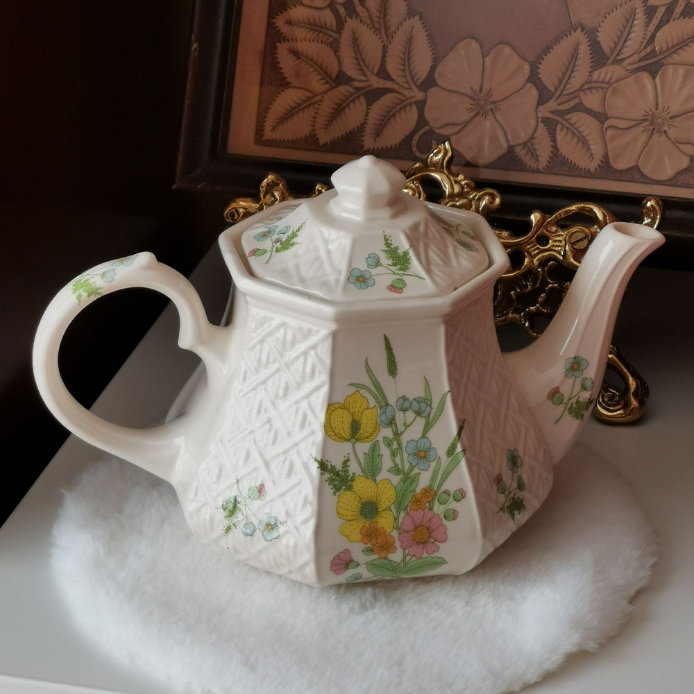 Vintage Sadler MCM Floral Patterned Teapot - Picture 2 of 8
